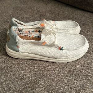 Hey Dude Boho white crochet womens size 6
